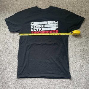 I STAND WITH IMMIGRANTS T SHIRT SIZE LARGE/MEDIUM